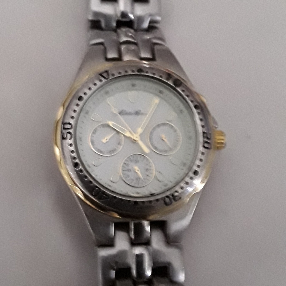 Mens watch needs a new battery.